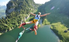 九游娱乐app下载-绿茵场上的鏖战，乒乓台前的火焰，当德国队遭遇英格兰，梁靖崑点燃赛场