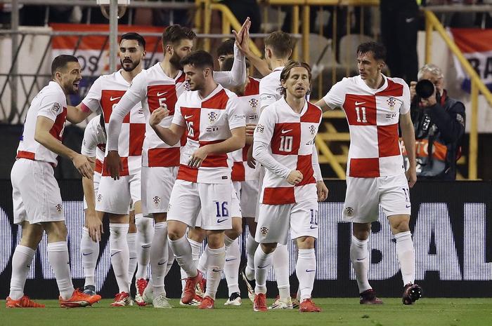 里昂中场成为焦点，法国足球联赛战局拐点或现的简单介绍