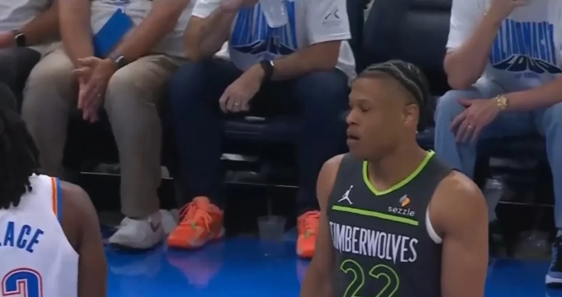 包含森林狼队遭遇奇才队强劲反扑，惨遭逆转的词条