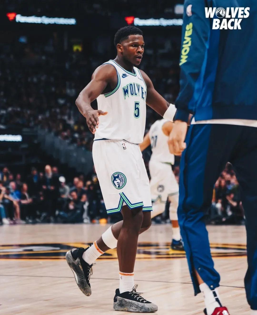 包含森林狼队遭遇奇才队强劲反扑，惨遭逆转的词条