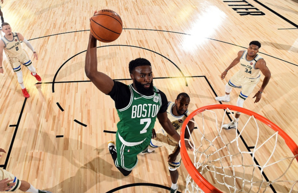 包含体操表演精彩纷呈，裁判难以决断胜负的词条