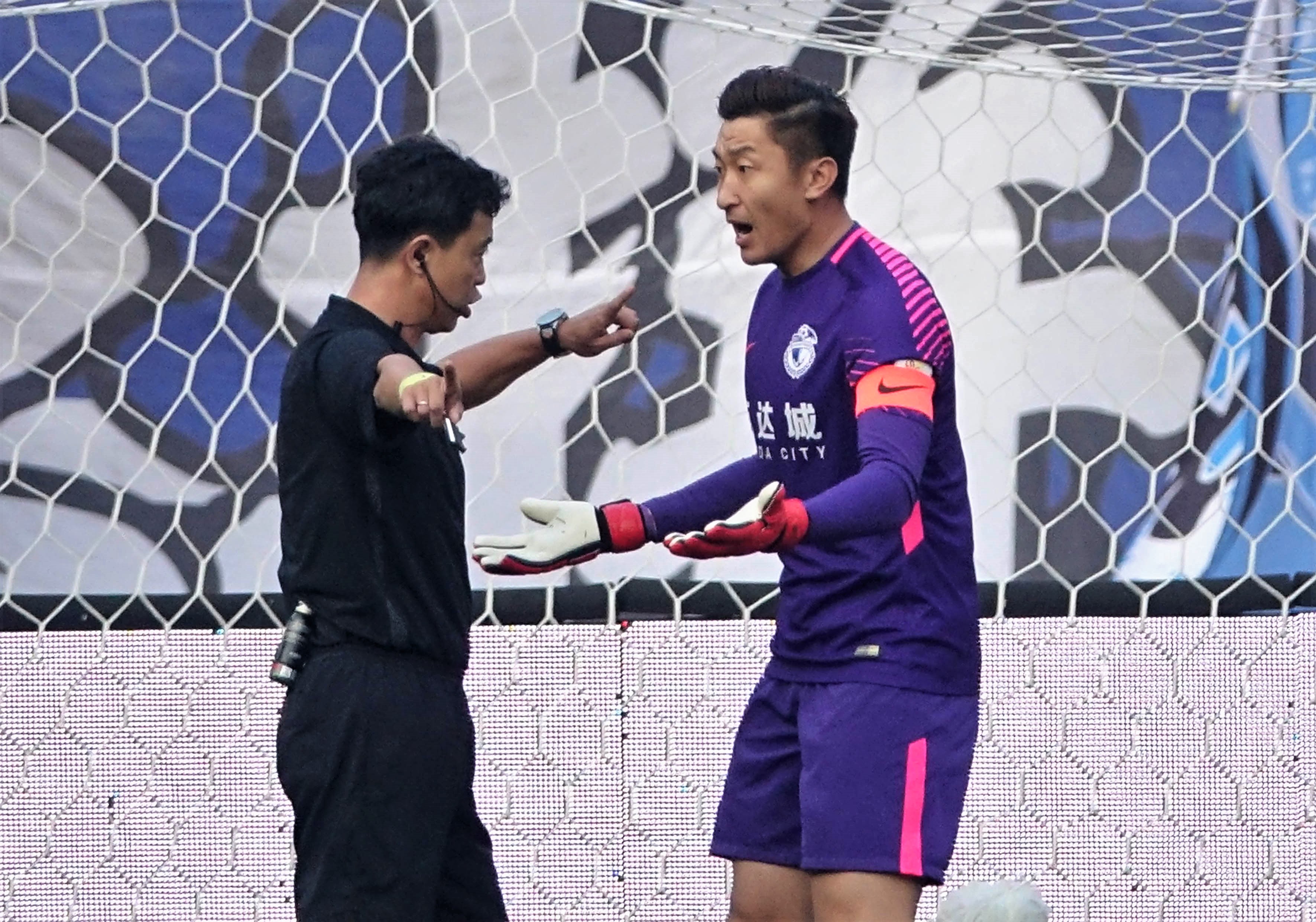 包含大连一方主场不敌北京人和，遭遇连败的词条