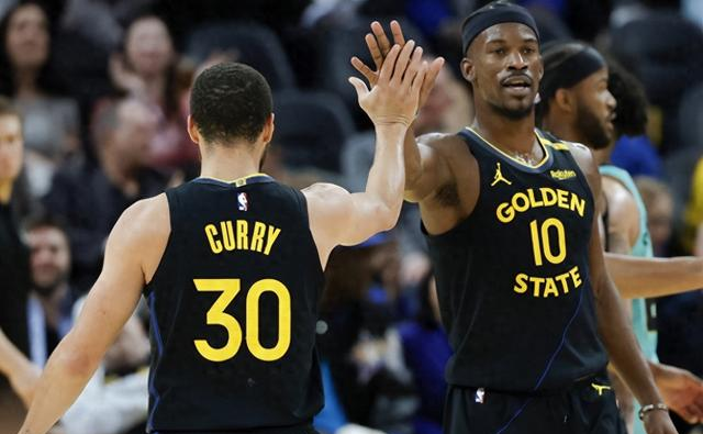 红蓝双方大战引人关注,比赛结果悬念迭起的简单介绍 红蓝双方大战引人关注,比赛结果悬念迭起的简单介绍