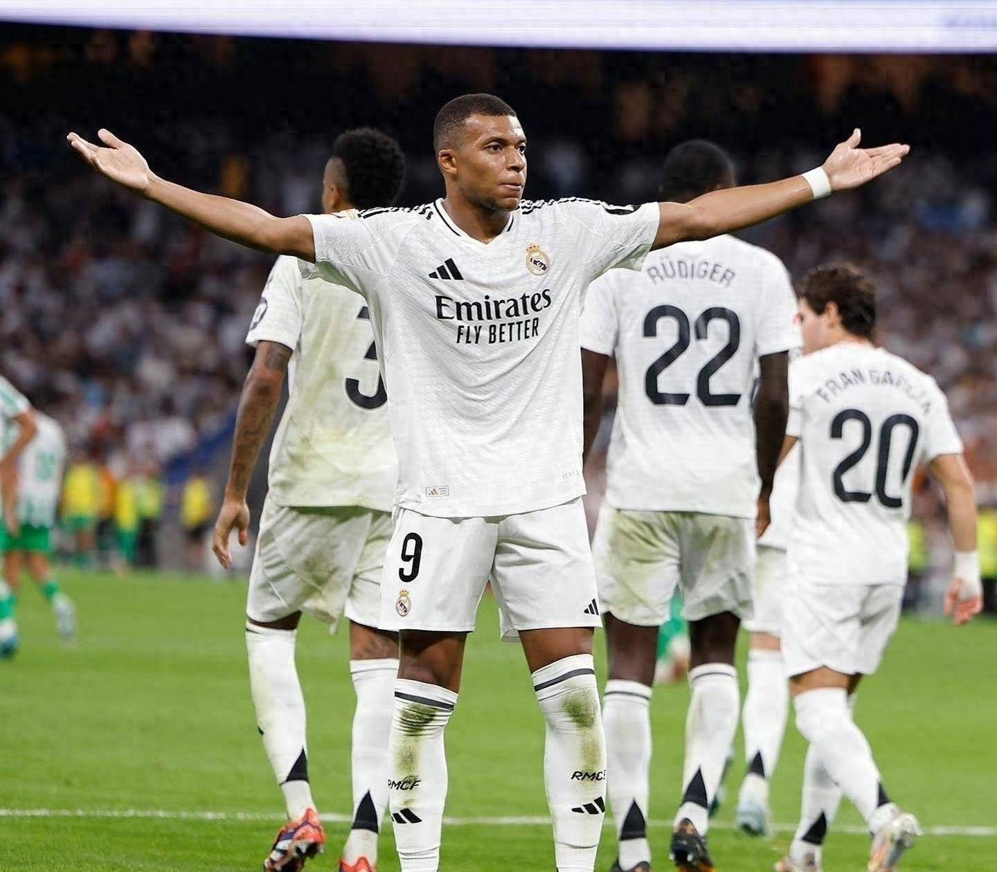 关于皇马防线不稳，连续两场失利陷入困境的信息