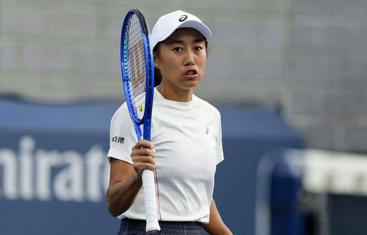 关于网球赛场情绪高涨,选手风采出众的信息 关于网球赛场情绪高涨,选手风采出众的信息