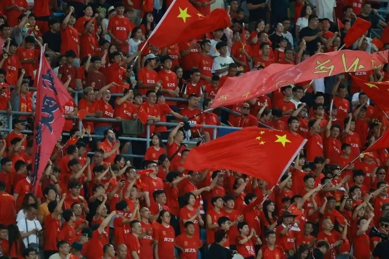 关于女足运动员表现亮眼，赛场上燃烧激情的信息