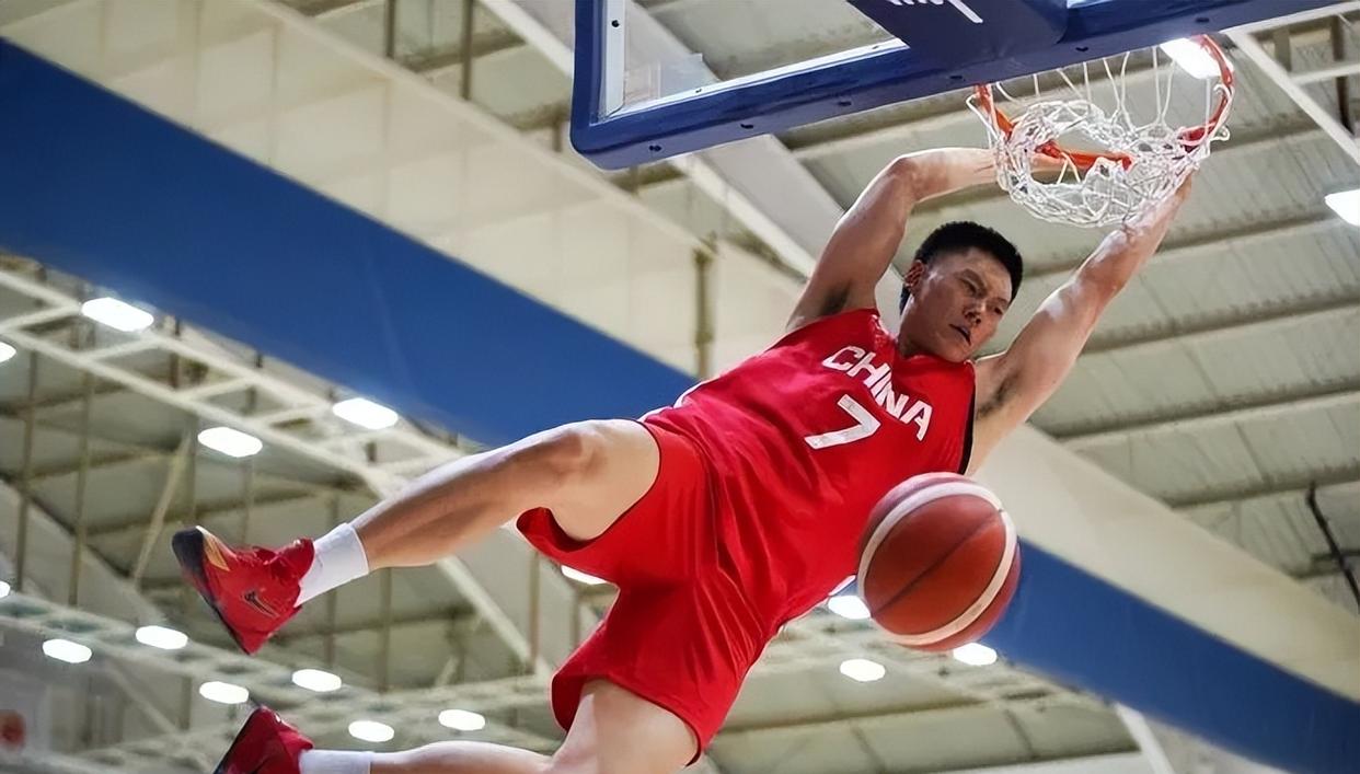 日本男篮球员实力雄厚,赢得球迷喝彩 日本男篮球员实力雄厚,赢得球迷喝彩