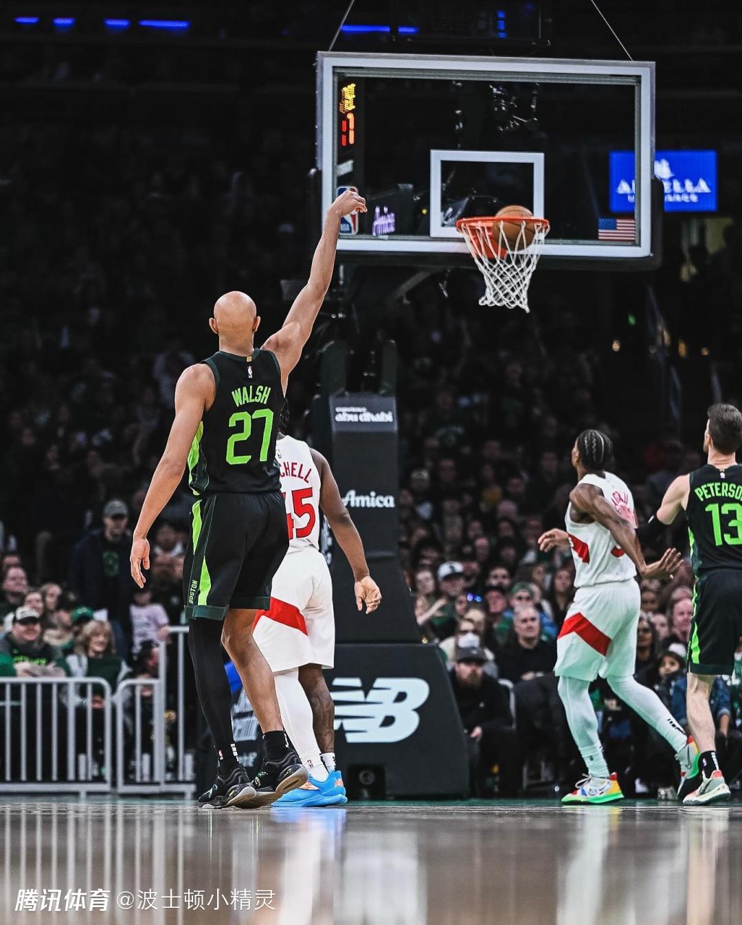 凯尔特人队在主场取得连胜，主场作战氛围浓厚