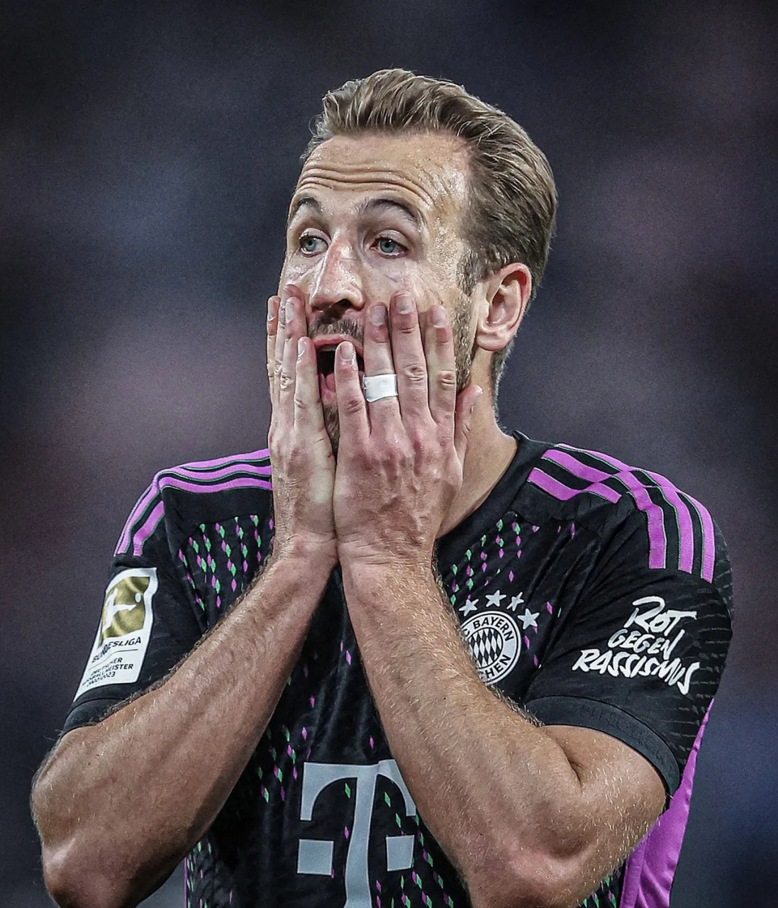 关于拜仁慕尼黑憾负热刺，陷入晋级危机的信息