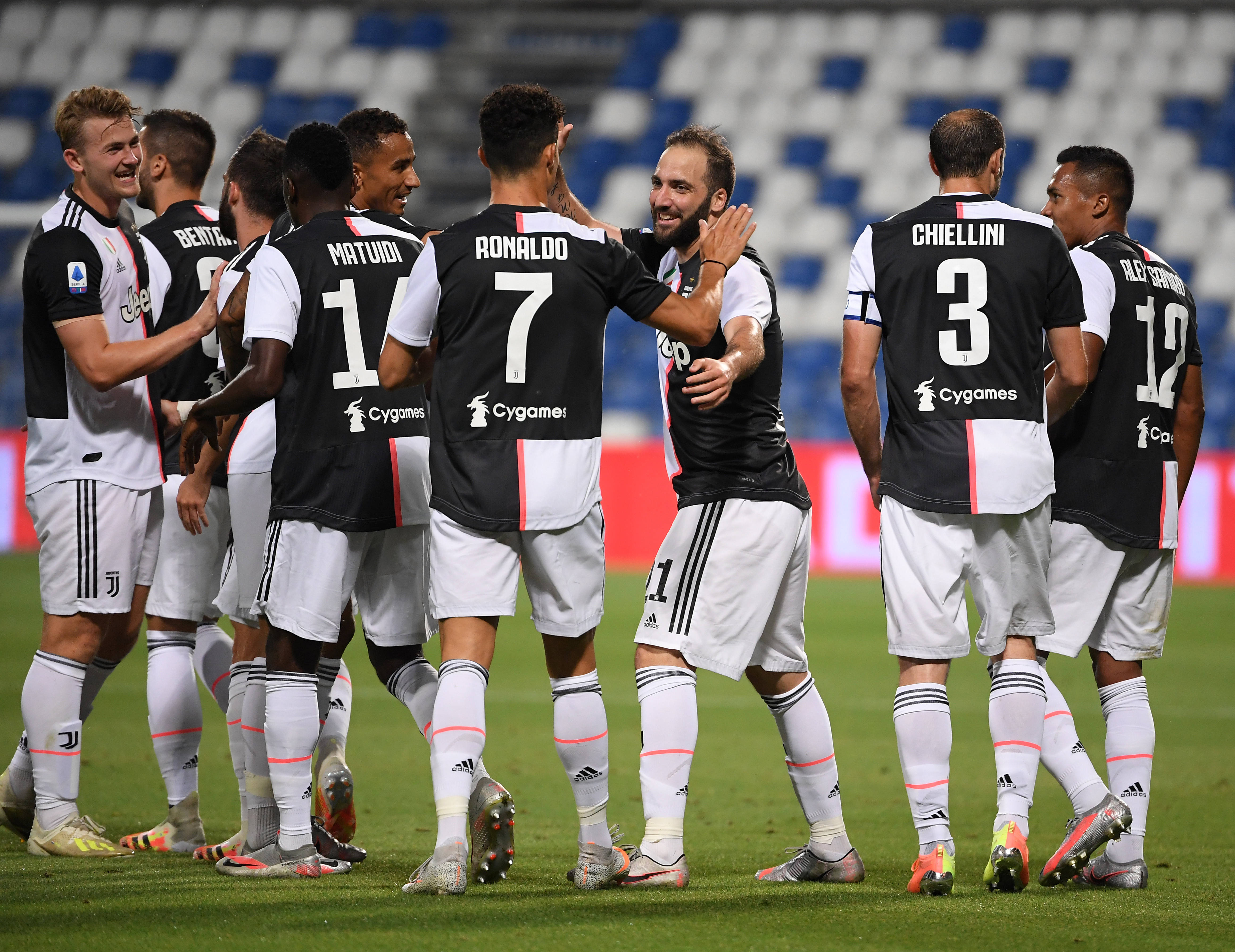 尤文图斯客场逆转，提前晋级淘汰赛