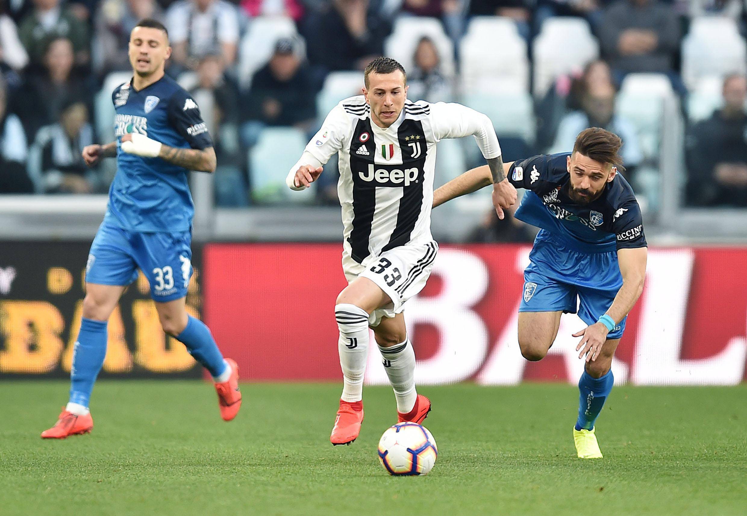 尤文图斯客场逆转，提前晋级淘汰赛