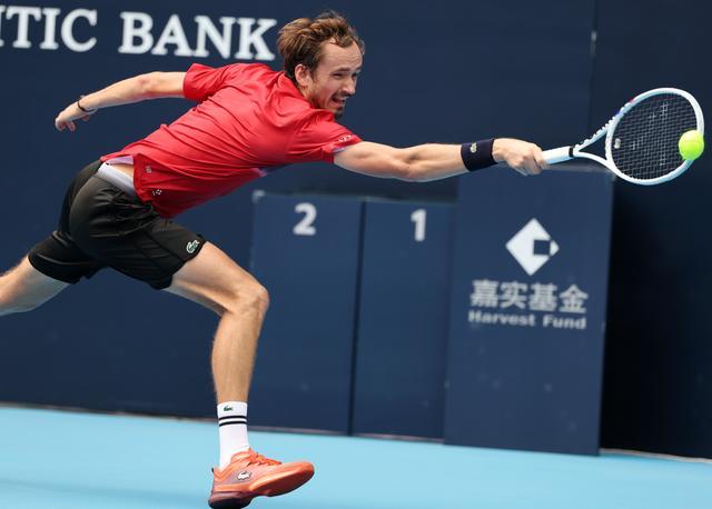 法国网球队险胜日本网球队，梅德韦杰夫统治全场的简单介绍